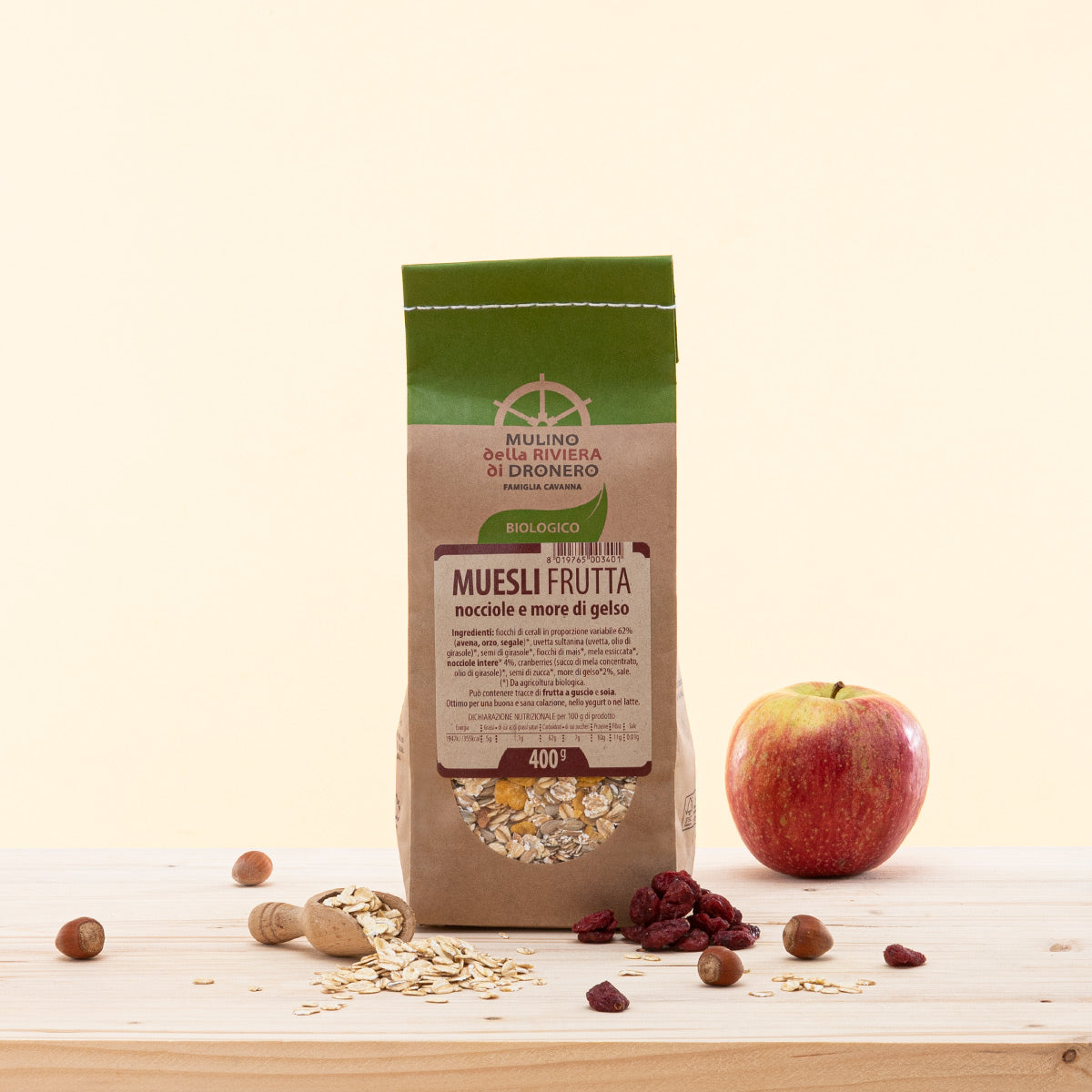 Muesli Frutta Nocciole e More di Gelso BIO, un muesli biologico con nocciole, more di gelso, semi di girasole, semi di zucca, uvetta e mela disidratata.