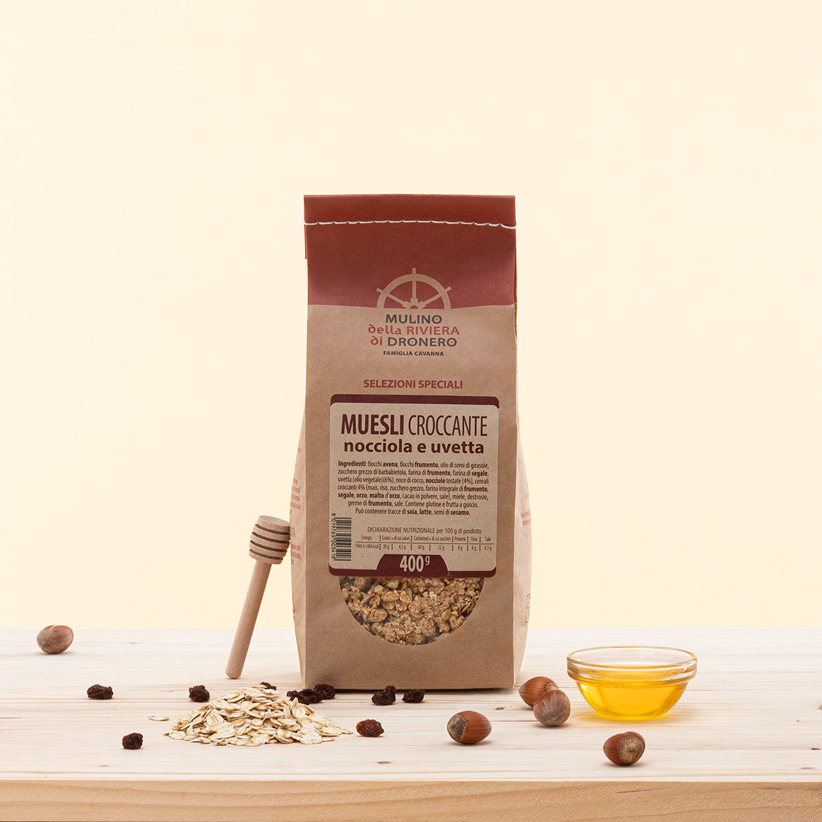 Muesli croccante Nocciole e Uvetta, un muesli croccante con nocciole caramellate e uvetta.