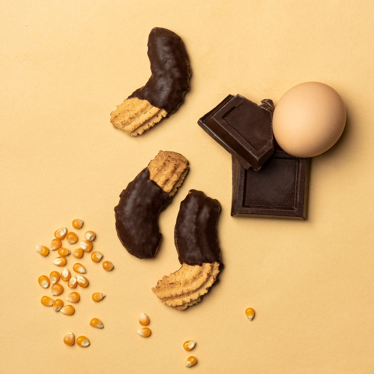 Subrik biscotti con farina di mais macinata a pietra, ricoperti di cioccolato fondente di altissima qualità