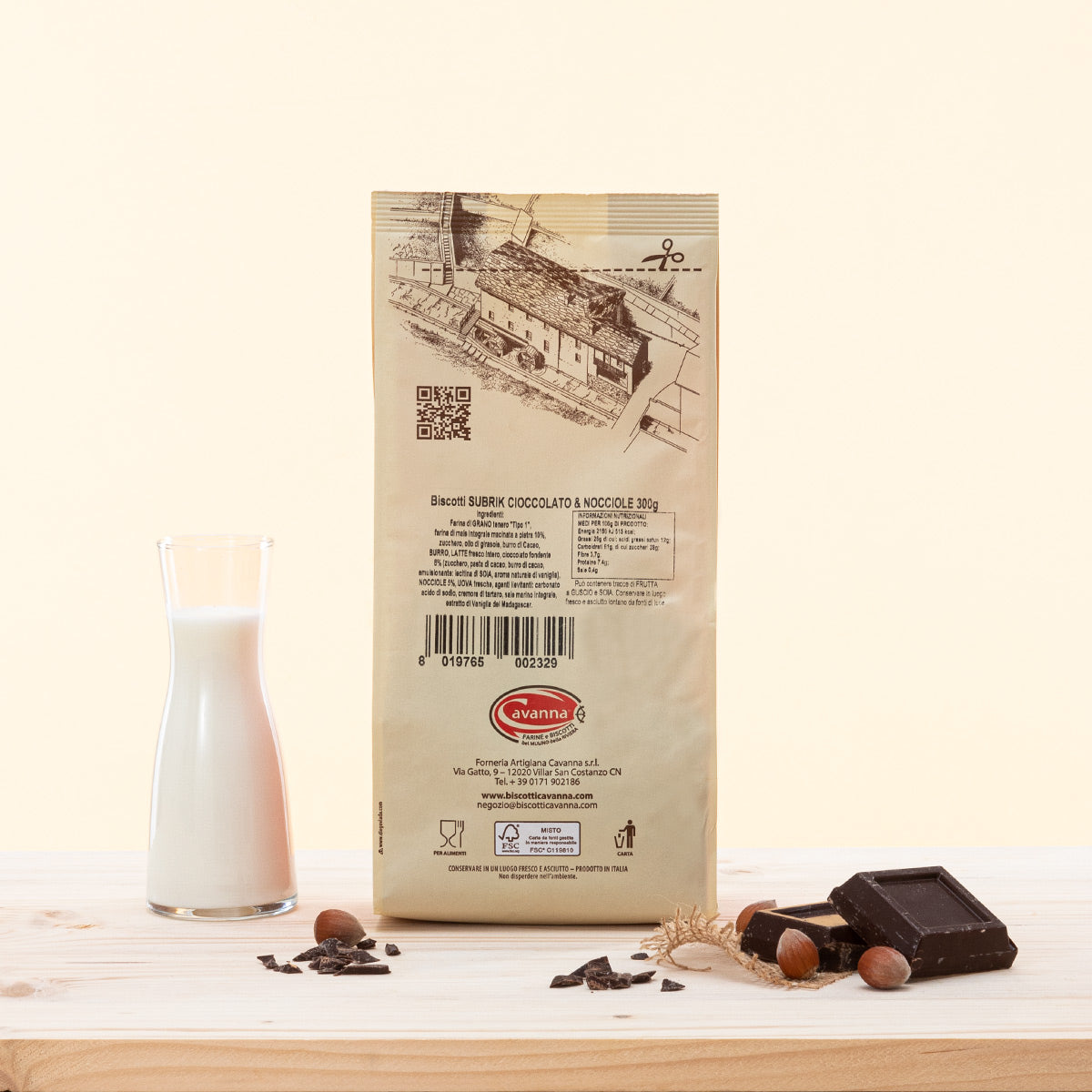 Biscotti artigianali con nocciola gentile tonda trilobata delle langhe e gocce di cioccolato fondente, ingredienti di alta qualità