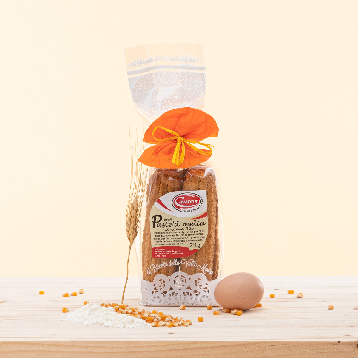 Biscotti tradizionali piemontesi rustici, con farina di mais fioretto, farina di polenta grezza e farina di grano tenero tipo 1 macinate a pietra.