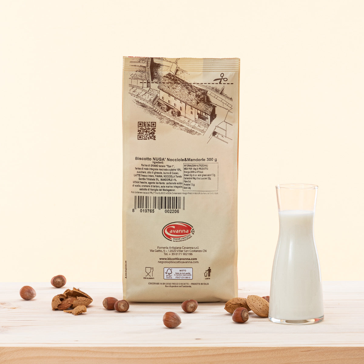 Biscotti croccanti con nocciole e mandorle caramellate, ideale per una pausa caffè. Con farina di grano tenero tipo 1 e farina di mais macinate a pietra.