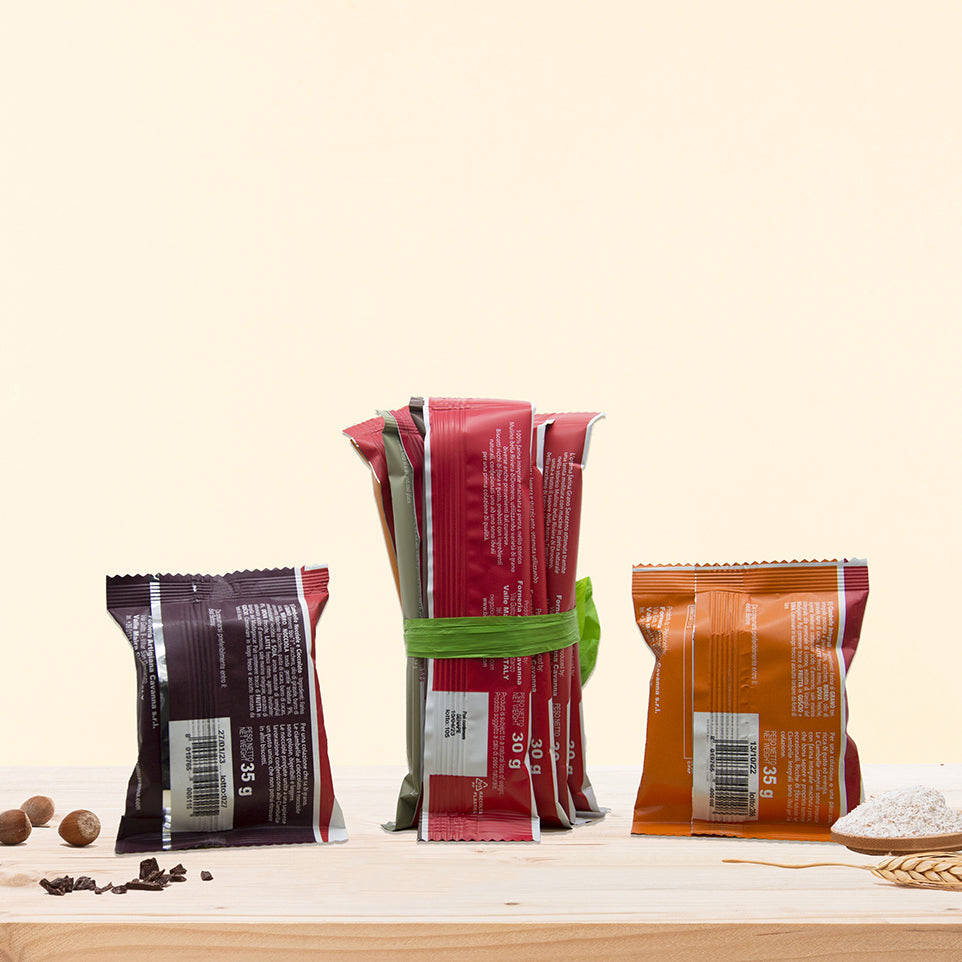 Biscotti assortiti ideali come snack per la scuola e per il lavoro, confezionati singolarmente. Con farina macinata a pietra.
