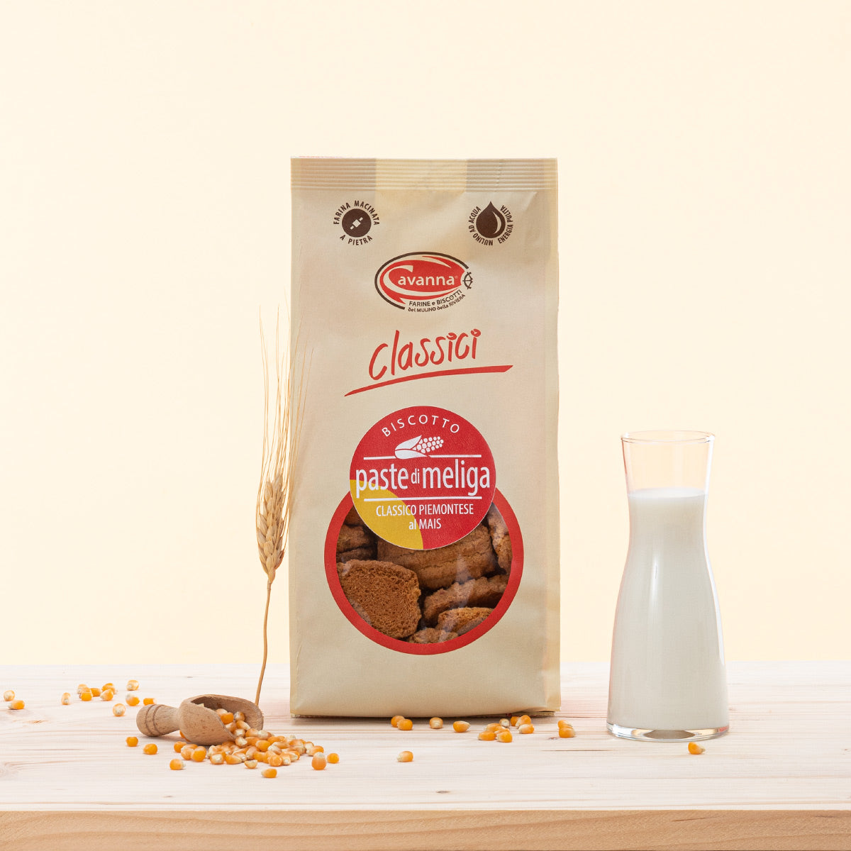 Biscotti classici piemontesi con farina di mais per polenta e farina di mais fumetto, fragranti, croccanti e rustici