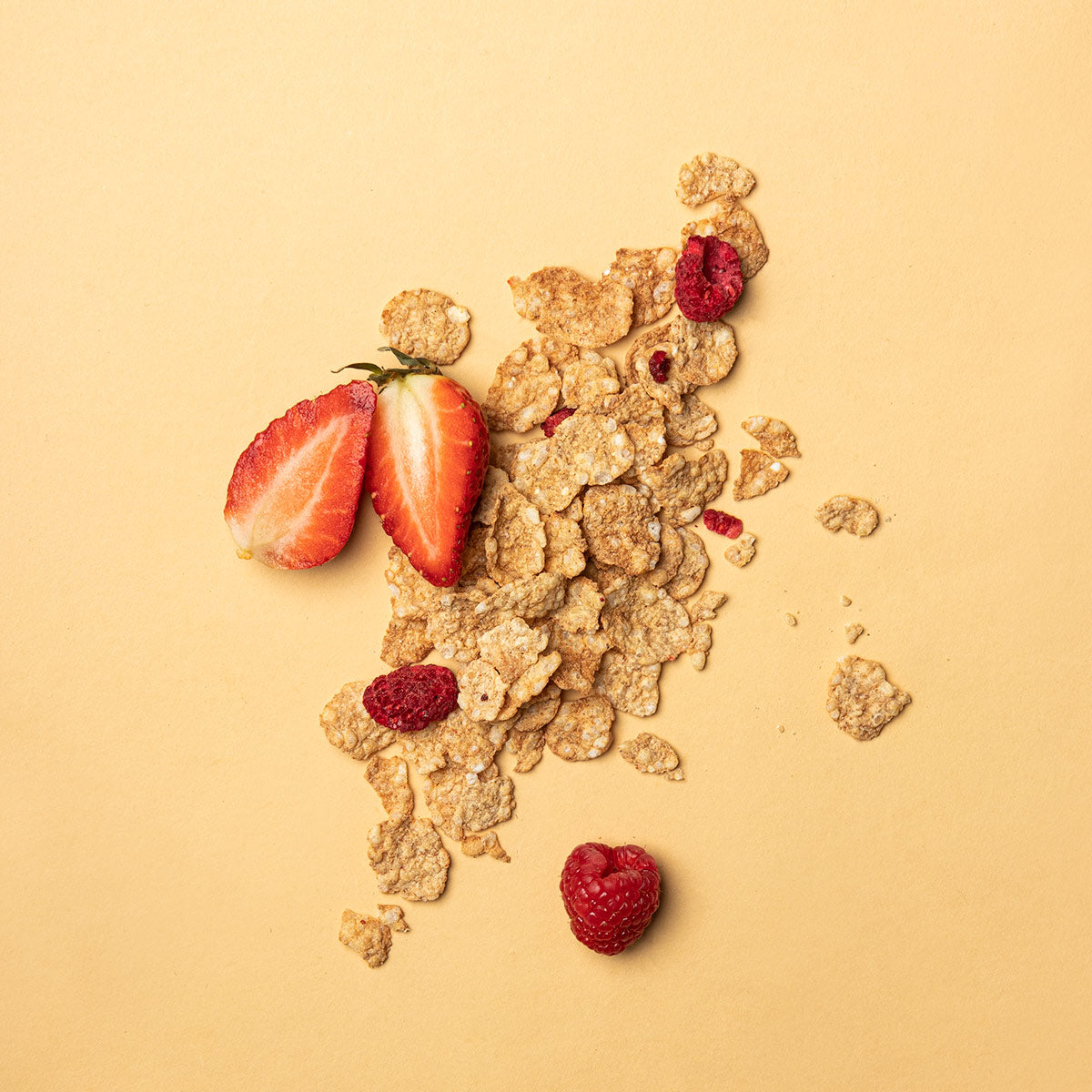 Fiocchi di Riso e Frumento con Frutti Rossi, cereali croccanti con frutta.