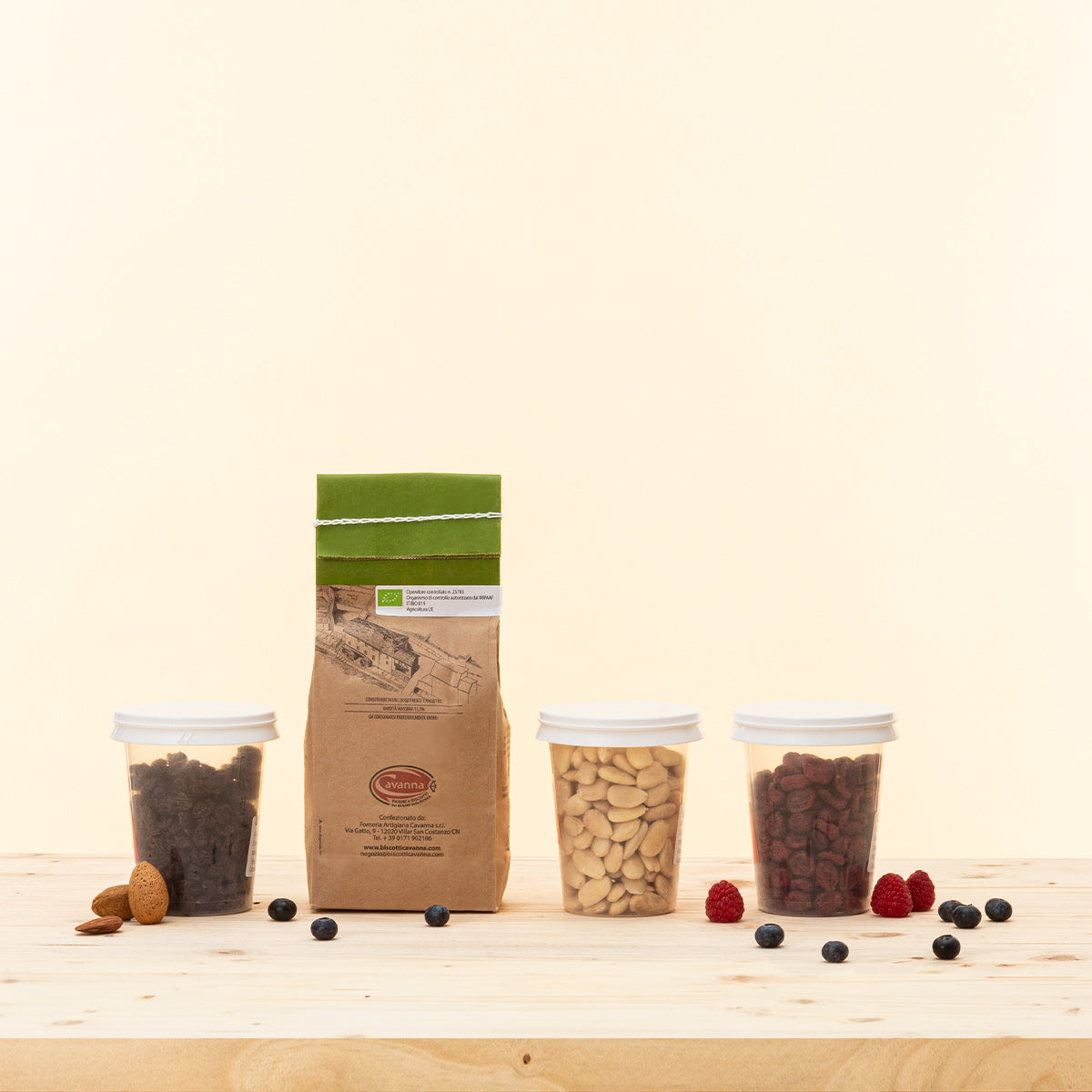 Kit Porridge ai Frutti Rossi, un kit colazione con avena, mandorle, cranberries.