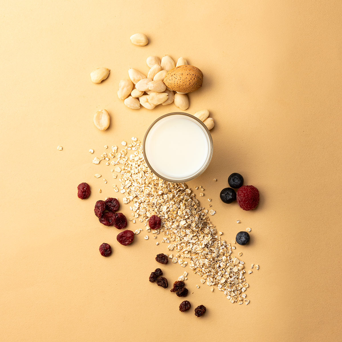 Kit Porridge ai Frutti Rossi, un kit colazione con avena, mandorle, cranberries, uvetta e frutti rossi.
