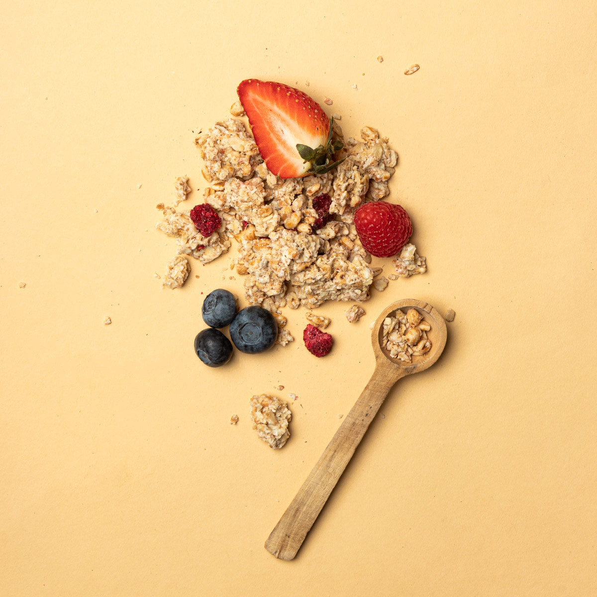Muesli croccante ai Frutti di Bosco BIO, un muesli con fiocchi di avena e frutti di bosco.